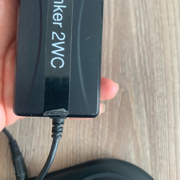 Anker Dual Fast Wireless Charger in Black - Picture 5 of 11